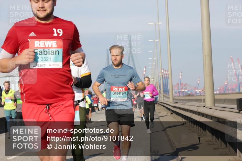 03.10.2025 - Köhlbrandbrückenlauf Jannik Wohlers http://msf.ph/oto/9101842 03.10.2025 09:49:14 Position 3 19, 3521, 3710 meine-sportfotos.de