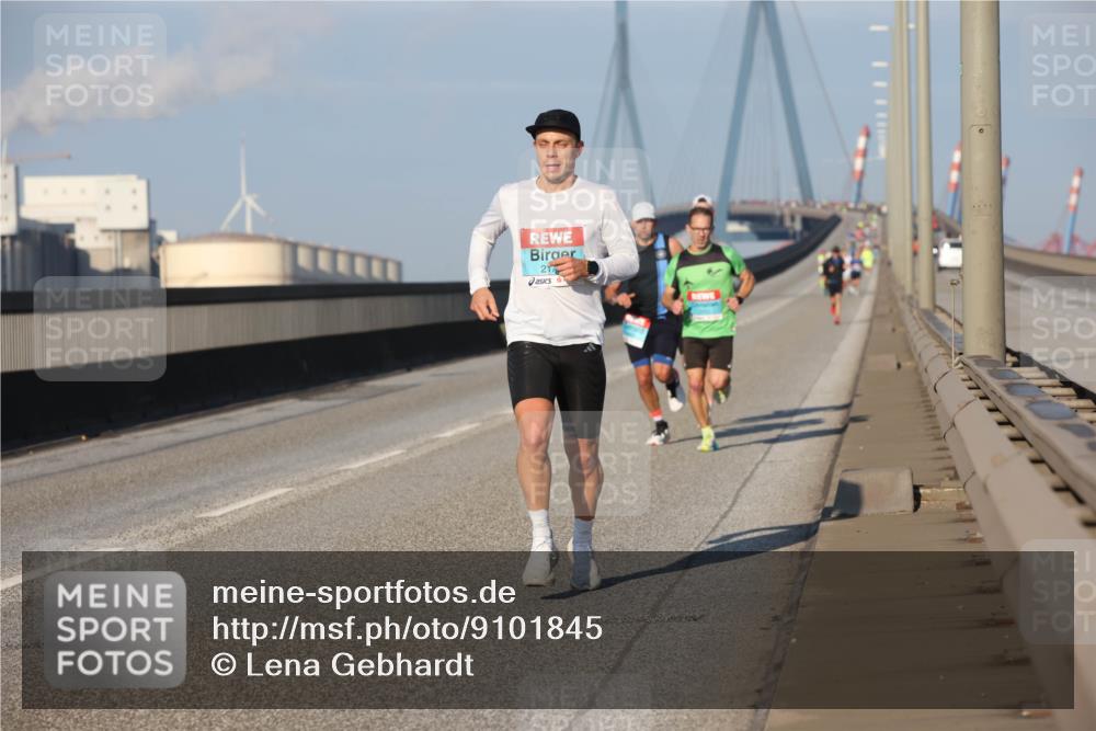 03.10.2025 - Köhlbrandbrückenlauf Lena Gebhardt http://msf.ph/oto/9101845 03.10.2025 09:37:04 Position 2 217, 77 meine-sportfotos.de