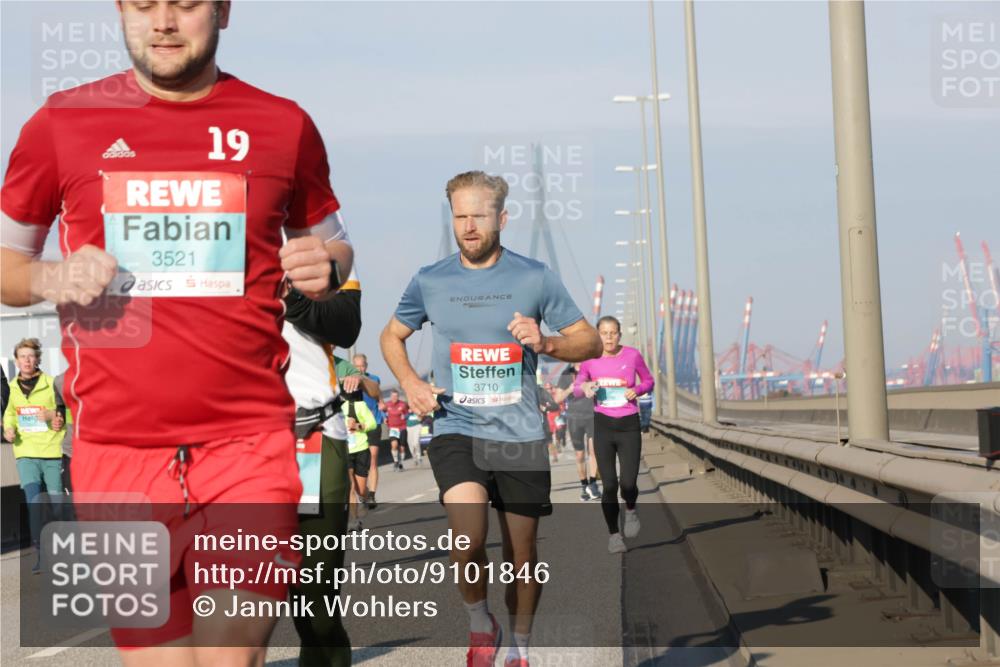 03.10.2025 - Köhlbrandbrückenlauf Jannik Wohlers http://msf.ph/oto/9101846 03.10.2025 09:49:14 Position 3 19, 3521, 3710 meine-sportfotos.de