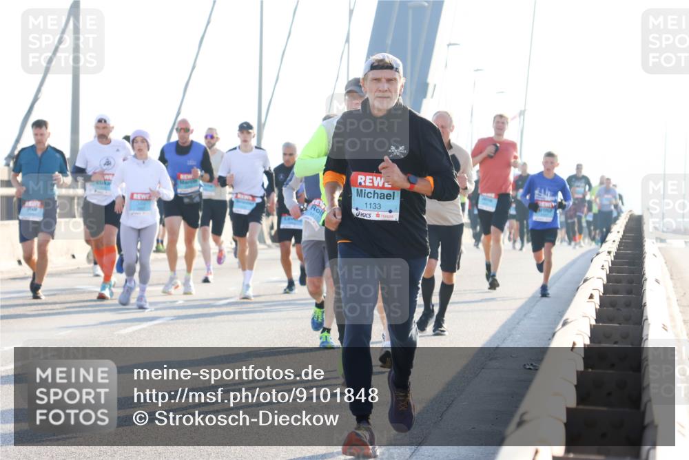 03.10.2025 - Köhlbrandbrückenlauf Strokosch-Dieckow http://msf.ph/oto/9101848 03.10.2025 09:22:16 Position 1 1133 meine-sportfotos.de