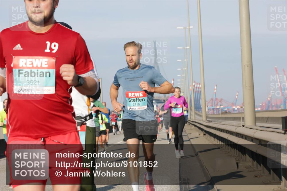 03.10.2025 - Köhlbrandbrückenlauf Jannik Wohlers http://msf.ph/oto/9101852 03.10.2025 09:49:15 Position 3 19, 3521, 3710 meine-sportfotos.de