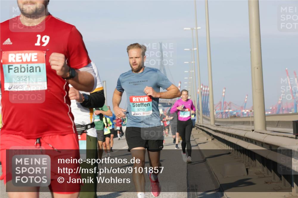 03.10.2025 - Köhlbrandbrückenlauf Jannik Wohlers http://msf.ph/oto/9101857 03.10.2025 09:49:15 Position 3 19, 3521, 3710 meine-sportfotos.de