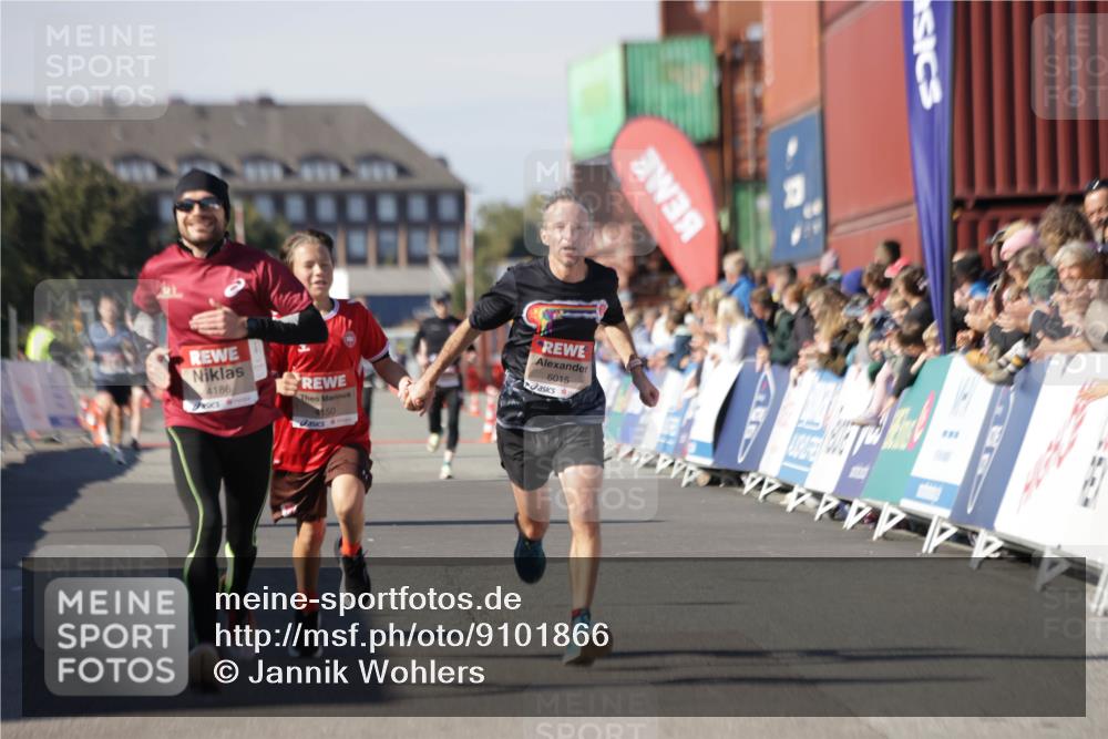 03.10.2025 - Köhlbrandbrückenlauf Jannik Wohlers http://msf.ph/oto/9101866 03.10.2025 12:57:18 Ziel 4080, 4150, 4186, 4251, 5699, 5898, 5926, 6015, 6629, 6819 meine-sportfotos.de