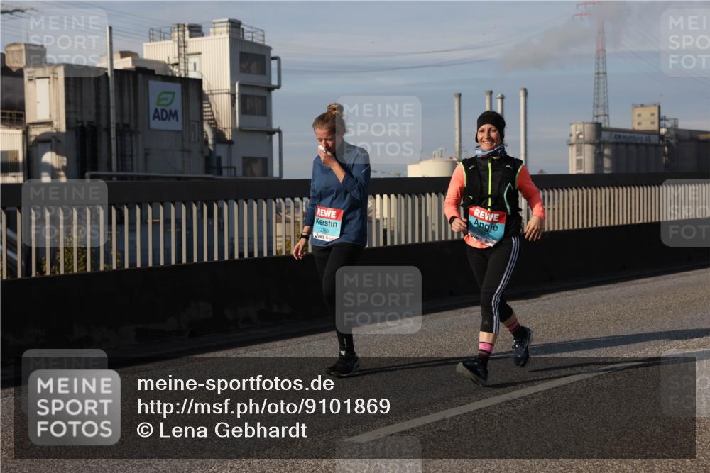 03.10.2025 - Köhlbrandbrückenlauf Lena Gebhardt http://msf.ph/oto/9101869 03.10.2025 10:11:44 Position 2 2780 meine-sportfotos.de