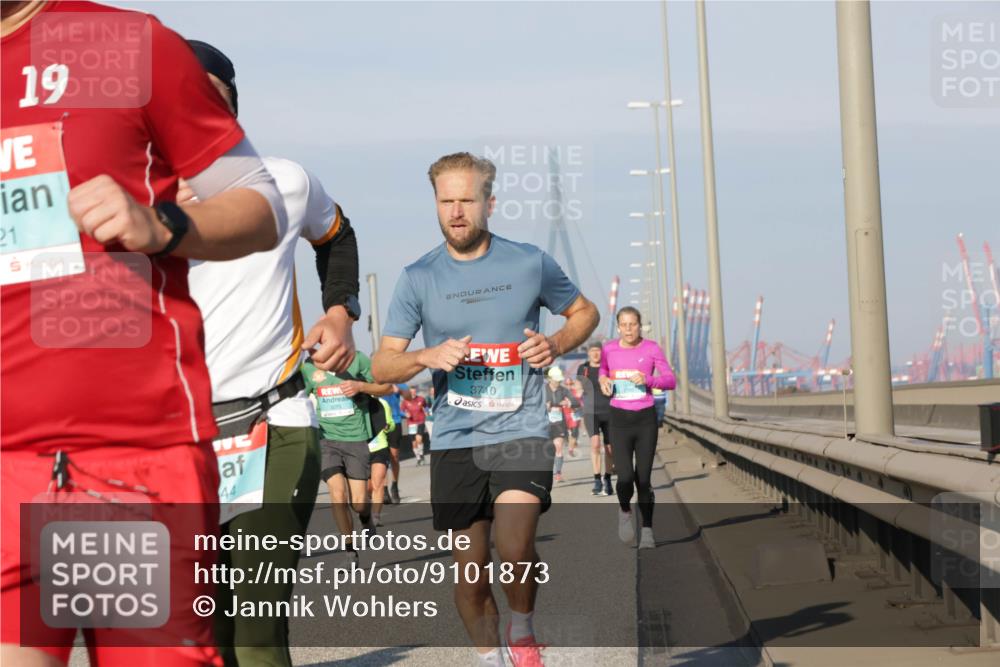 03.10.2025 - Köhlbrandbrückenlauf Jannik Wohlers http://msf.ph/oto/9101873 03.10.2025 09:49:15 Position 3 19, 21, 44, 3710 meine-sportfotos.de