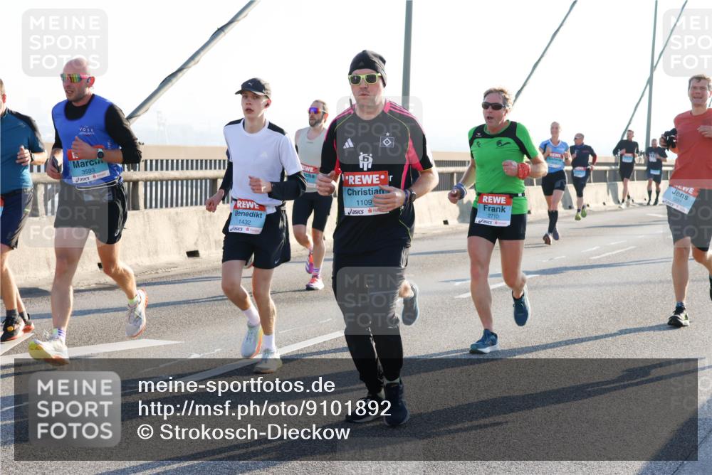 03.10.2025 - Köhlbrandbrückenlauf Strokosch-Dieckow http://msf.ph/oto/9101892 03.10.2025 09:22:23 Position 1 3593, 1432, 1109, 2710, 1231 meine-sportfotos.de