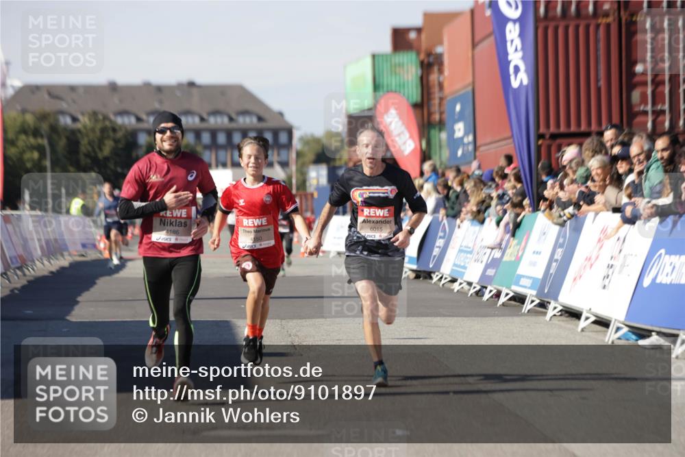 03.10.2025 - Köhlbrandbrückenlauf Jannik Wohlers http://msf.ph/oto/9101897 03.10.2025 12:57:19 Ziel 4080, 4150, 4186, 4251, 5699, 5926, 6015, 6629, 6819 meine-sportfotos.de