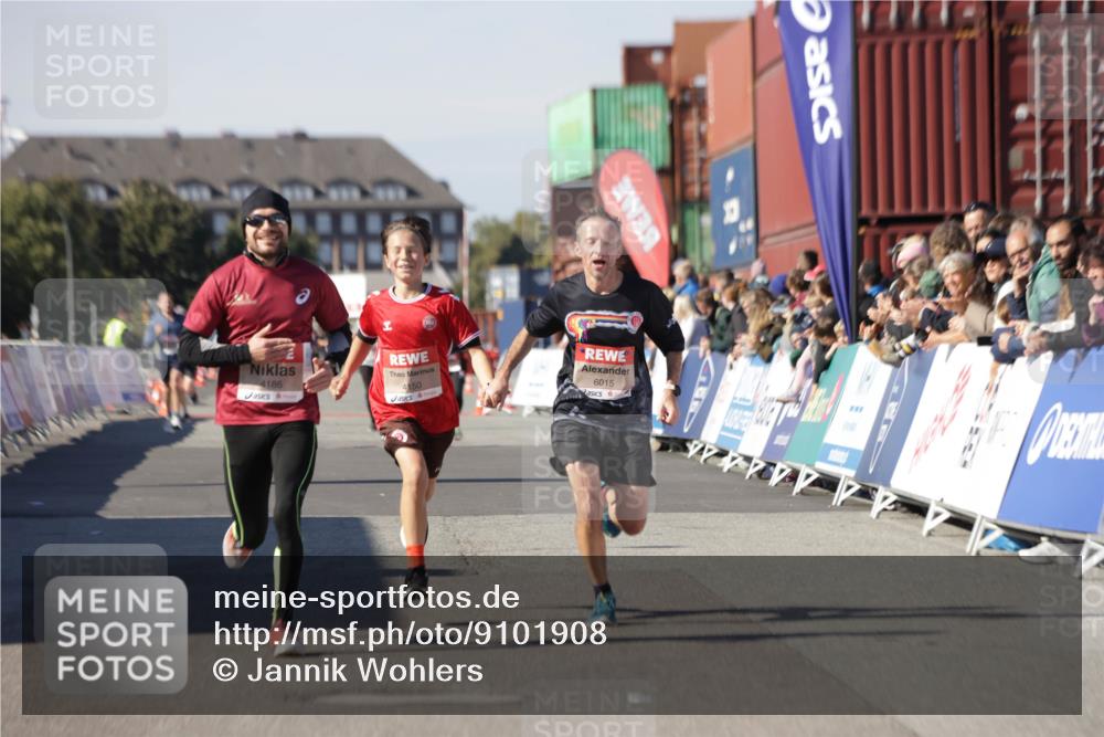 03.10.2025 - Köhlbrandbrückenlauf Jannik Wohlers http://msf.ph/oto/9101908 03.10.2025 12:57:19 Ziel 4080, 4150, 4186, 4251, 5699, 5926, 6015, 6629, 6819 meine-sportfotos.de