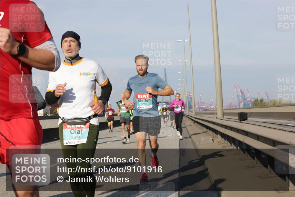 03.10.2025 - Köhlbrandbrückenlauf Jannik Wohlers http://msf.ph/oto/9101918 03.10.2025 09:49:15 Position 3 3344, 3710 meine-sportfotos.de