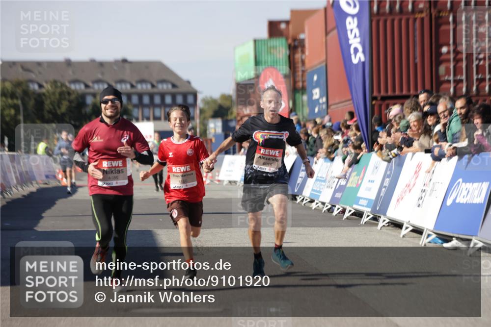 03.10.2025 - Köhlbrandbrückenlauf Jannik Wohlers http://msf.ph/oto/9101920 03.10.2025 12:57:19 Ziel 4080, 4150, 4186, 4251, 5699, 5926, 6015, 6629, 6819 meine-sportfotos.de
