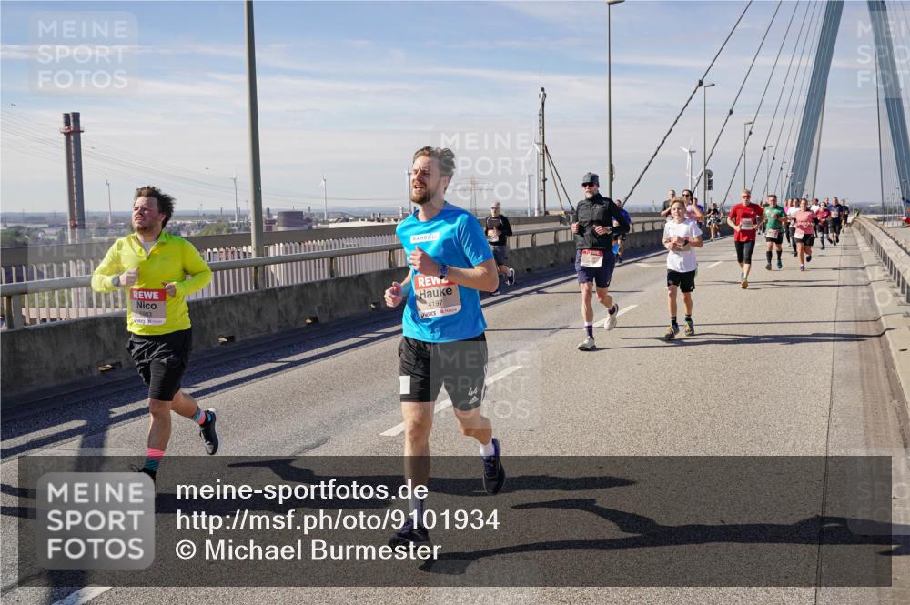 03.10.2025 - Köhlbrandbrückenlauf Michael Burmester http://msf.ph/oto/9101934 03.10.2025 12:47:09 Position 2 5903, 4197, 44 meine-sportfotos.de