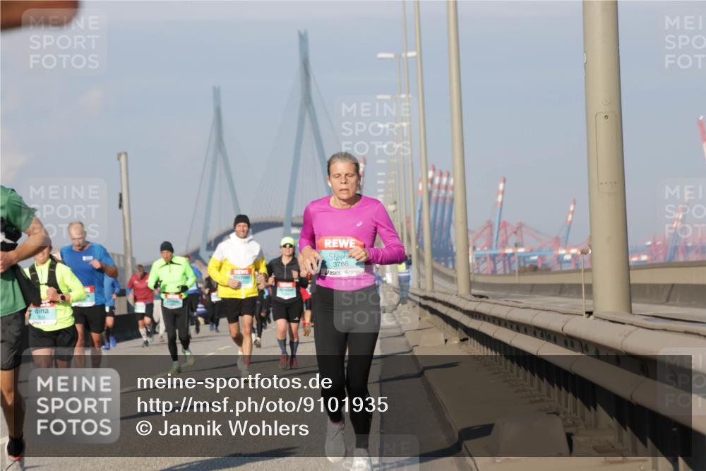 03.10.2025 - Köhlbrandbrückenlauf Jannik Wohlers http://msf.ph/oto/9101935 03.10.2025 09:49:17 Position 3 1836, 3766 meine-sportfotos.de