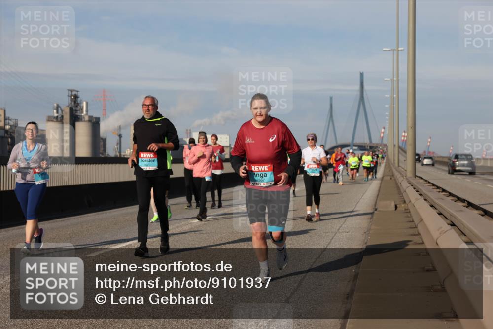 03.10.2025 - Köhlbrandbrückenlauf Lena Gebhardt http://msf.ph/oto/9101937 03.10.2025 10:11:47 Position 2 3673, 2667 meine-sportfotos.de