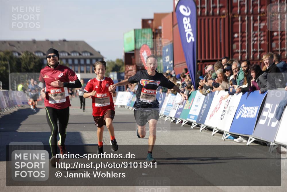 03.10.2025 - Köhlbrandbrückenlauf Jannik Wohlers http://msf.ph/oto/9101941 03.10.2025 12:57:19 Ziel 4080, 4150, 4186, 4251, 5699, 5926, 6015, 6629, 6819 meine-sportfotos.de