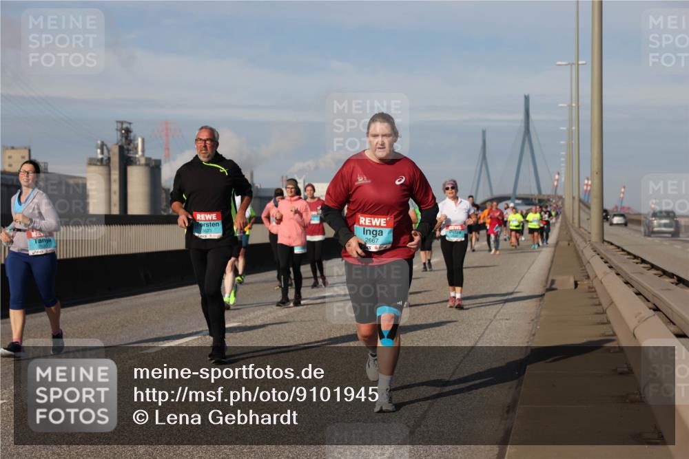 03.10.2025 - Köhlbrandbrückenlauf Lena Gebhardt http://msf.ph/oto/9101945 03.10.2025 10:11:47 Position 2 3673, 2667 meine-sportfotos.de