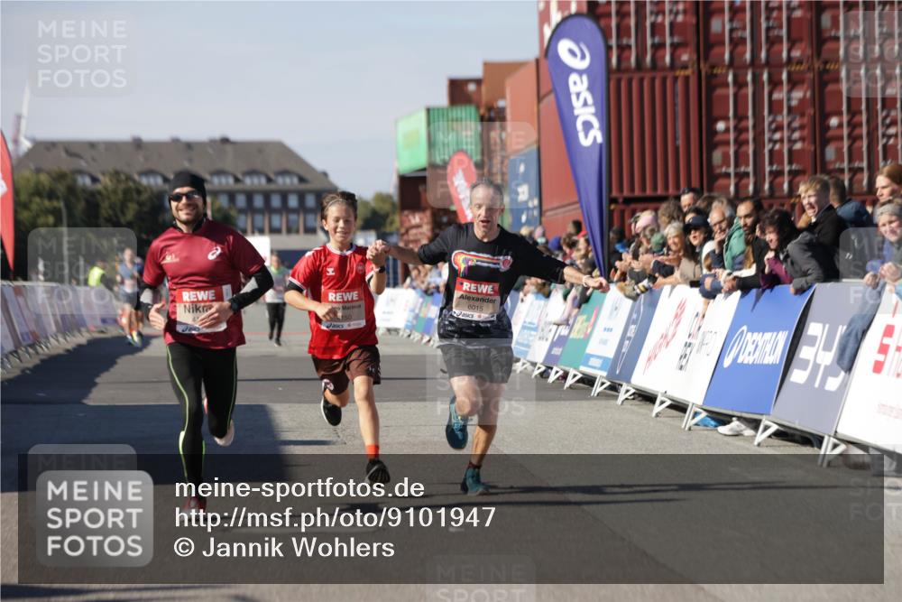 03.10.2025 - Köhlbrandbrückenlauf Jannik Wohlers http://msf.ph/oto/9101947 03.10.2025 12:57:19 Ziel 4080, 4150, 4186, 4251, 5699, 5926, 6015, 6629, 6819 meine-sportfotos.de