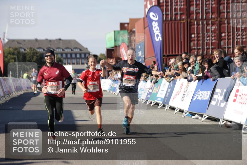 03.10.2025 - Köhlbrandbrückenlauf Jannik Wohlers http://msf.ph/oto/9101955 03.10.2025 12:57:19 Ziel 4080, 4150, 4186, 4251, 5699, 5926, 6015, 6629, 6819 meine-sportfotos.de