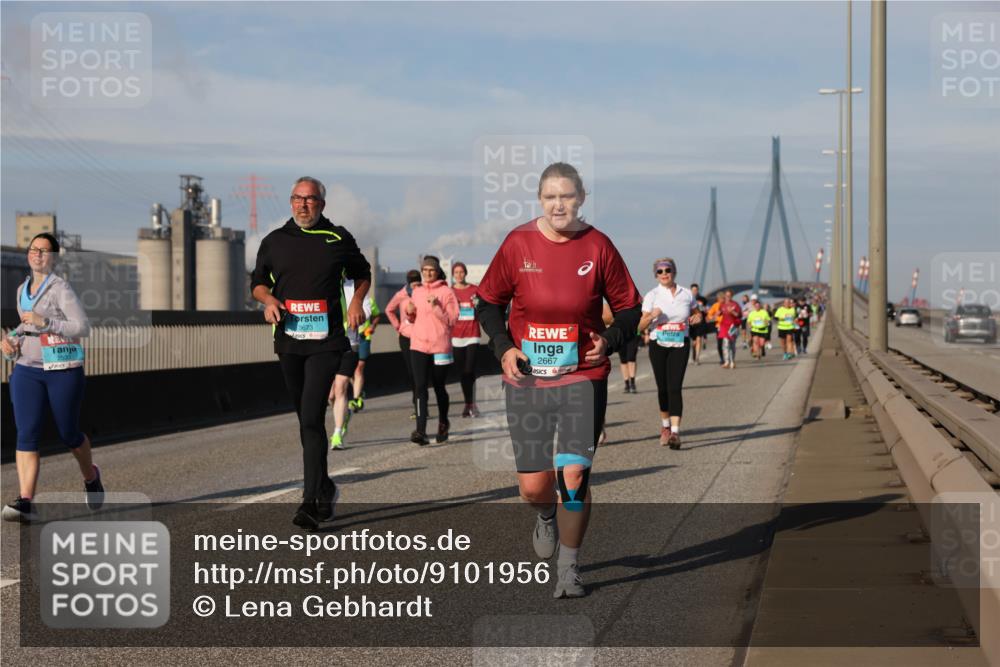 03.10.2025 - Köhlbrandbrückenlauf Lena Gebhardt http://msf.ph/oto/9101956 03.10.2025 10:11:47 Position 2 3673, 2667 meine-sportfotos.de