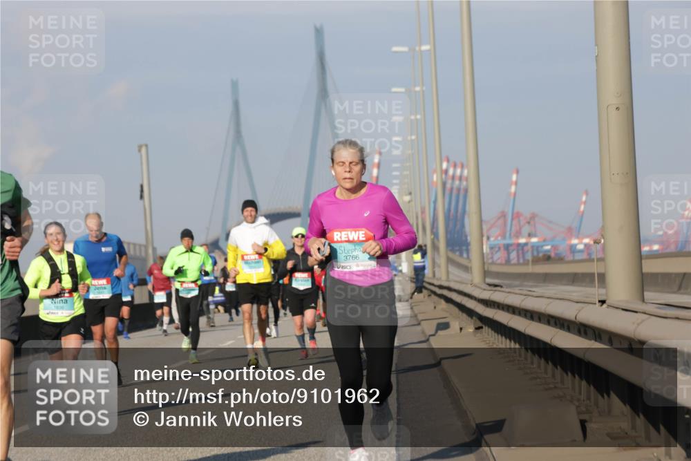 03.10.2025 - Köhlbrandbrückenlauf Jannik Wohlers http://msf.ph/oto/9101962 03.10.2025 09:49:17 Position 3 1836, 3766 meine-sportfotos.de