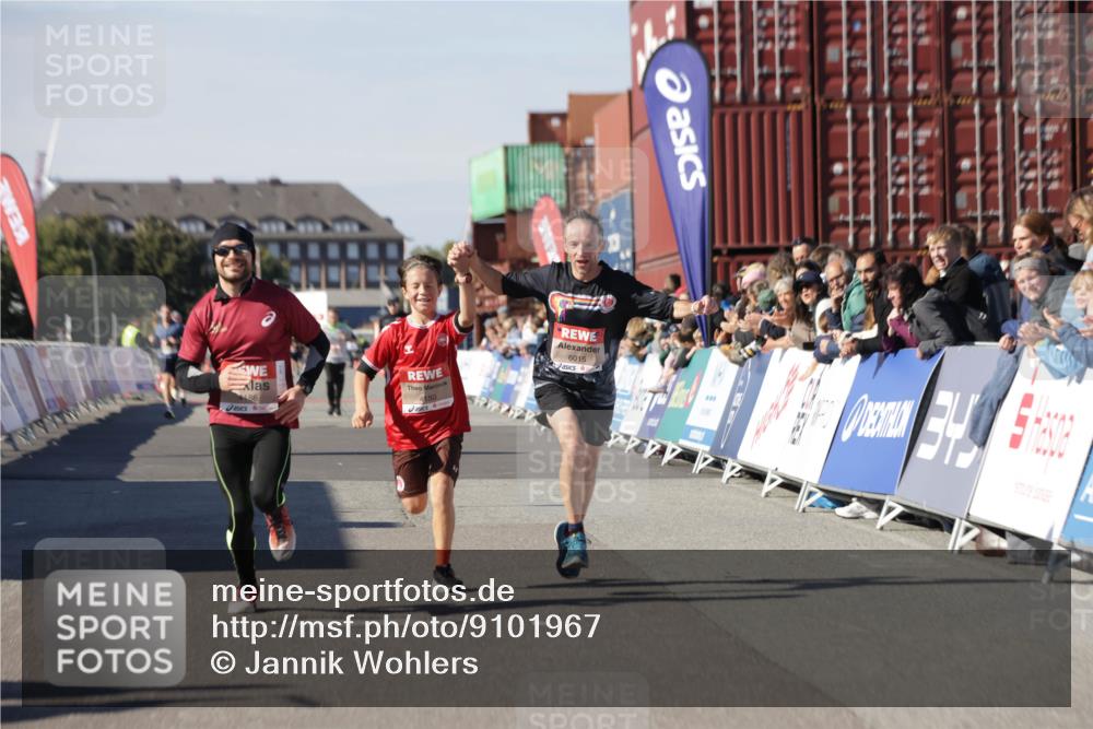 03.10.2025 - Köhlbrandbrückenlauf Jannik Wohlers http://msf.ph/oto/9101967 03.10.2025 12:57:19 Ziel 4080, 4150, 4186, 4251, 5699, 5926, 6015, 6629, 6819 meine-sportfotos.de
