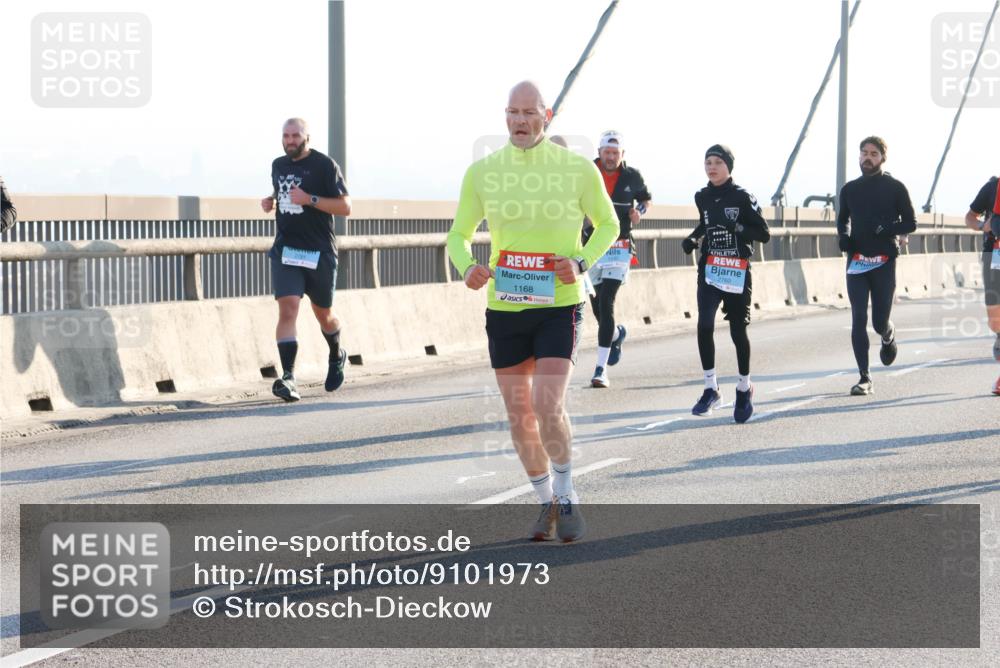 03.10.2025 - Köhlbrandbrückenlauf Strokosch-Dieckow http://msf.ph/oto/9101973 03.10.2025 09:22:31 Position 1 1168, 2760 meine-sportfotos.de