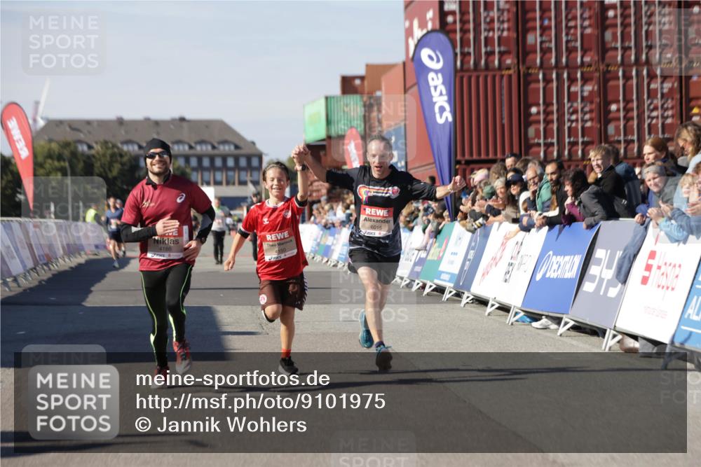 03.10.2025 - Köhlbrandbrückenlauf Jannik Wohlers http://msf.ph/oto/9101975 03.10.2025 12:57:19 Ziel 4080, 4150, 4186, 4251, 5699, 5926, 6015, 6629, 6819 meine-sportfotos.de