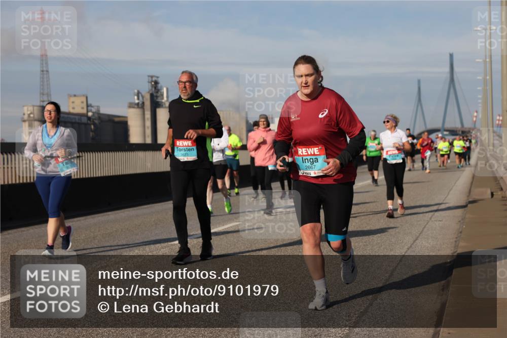 03.10.2025 - Köhlbrandbrückenlauf Lena Gebhardt http://msf.ph/oto/9101979 03.10.2025 10:11:48 Position 2 3673, 2667 meine-sportfotos.de