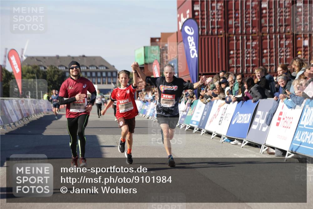 03.10.2025 - Köhlbrandbrückenlauf Jannik Wohlers http://msf.ph/oto/9101984 03.10.2025 12:57:19 Ziel 4080, 4150, 4186, 4251, 5699, 5926, 6015, 6629, 6819 meine-sportfotos.de