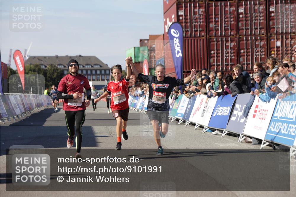 03.10.2025 - Köhlbrandbrückenlauf Jannik Wohlers http://msf.ph/oto/9101991 03.10.2025 12:57:19 Ziel 4080, 4150, 4186, 4251, 5699, 5926, 6015, 6629, 6819 meine-sportfotos.de
