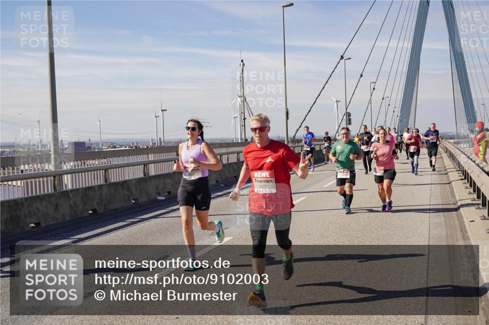 03.10.2025 - Köhlbrandbrückenlauf Michael Burmester http://msf.ph/oto/9102003 03.10.2025 12:47:13 Position 2 6177 meine-sportfotos.de