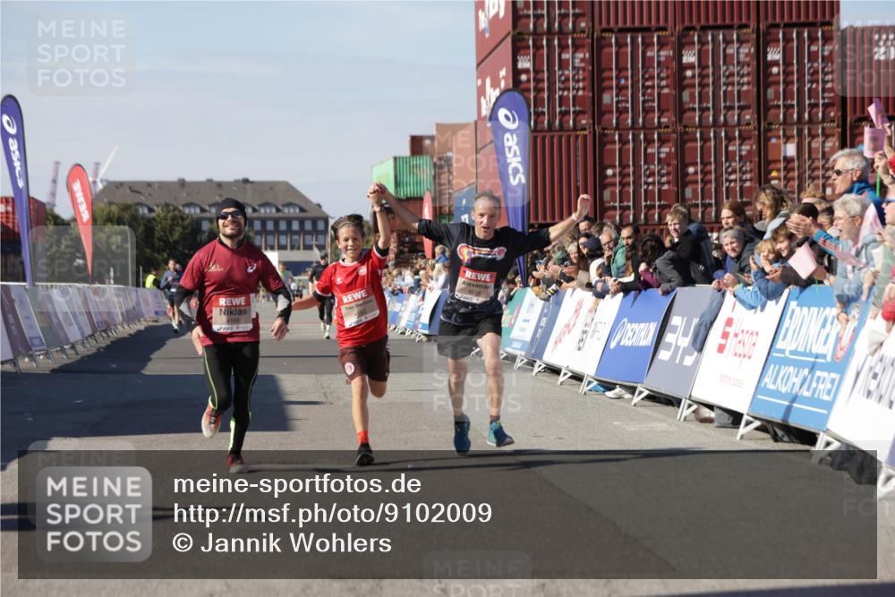 03.10.2025 - Köhlbrandbrückenlauf Jannik Wohlers http://msf.ph/oto/9102009 03.10.2025 12:57:19 Ziel 4080, 4150, 4186, 4251, 5699, 5926, 6015, 6629, 6819 meine-sportfotos.de