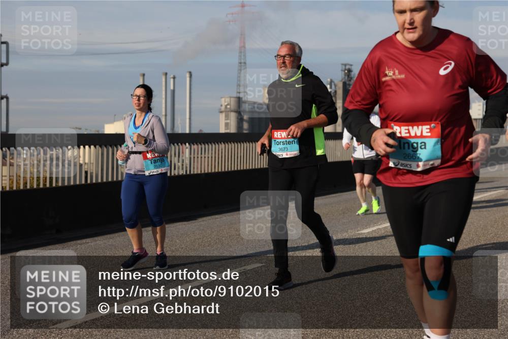 03.10.2025 - Köhlbrandbrückenlauf Lena Gebhardt http://msf.ph/oto/9102015 03.10.2025 10:11:49 Position 2 2530, 3673, 2667 meine-sportfotos.de