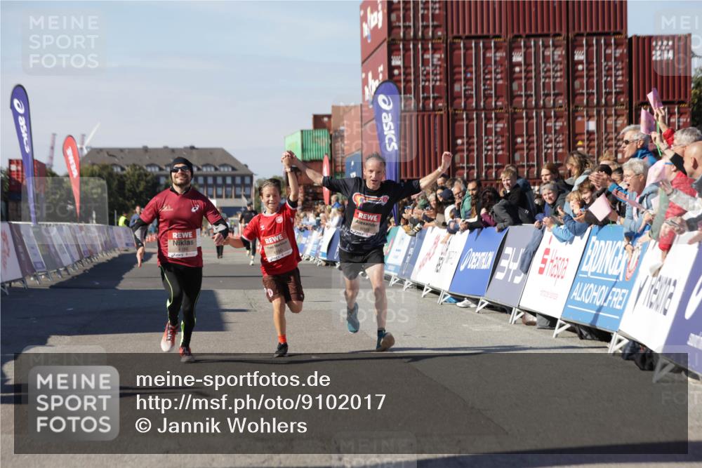03.10.2025 - Köhlbrandbrückenlauf Jannik Wohlers http://msf.ph/oto/9102017 03.10.2025 12:57:19 Ziel 4080, 4150, 4186, 4251, 5699, 5926, 6015, 6629, 6819 meine-sportfotos.de