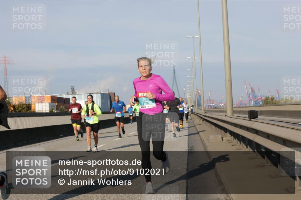 03.10.2025 - Köhlbrandbrückenlauf Jannik Wohlers http://msf.ph/oto/9102021 03.10.2025 09:49:20 Position 3 3766 meine-sportfotos.de