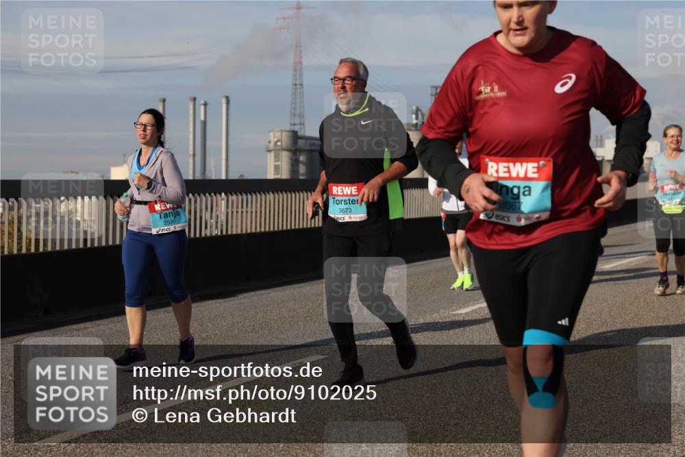 03.10.2025 - Köhlbrandbrückenlauf Lena Gebhardt http://msf.ph/oto/9102025 03.10.2025 10:11:49 Position 2 2530, 3673, 2667 meine-sportfotos.de