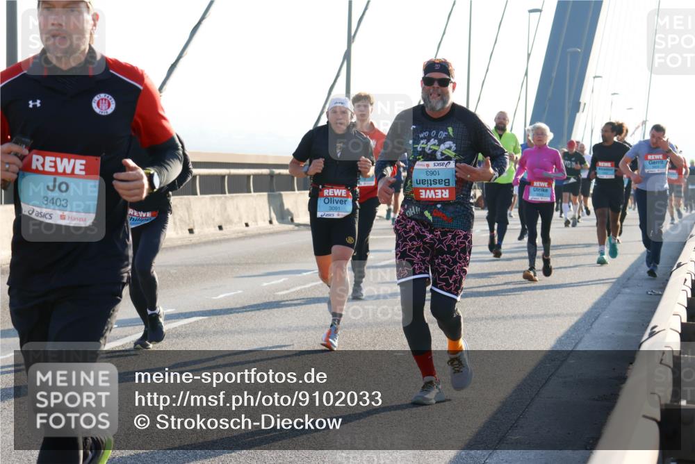 03.10.2025 - Köhlbrandbrückenlauf Strokosch-Dieckow http://msf.ph/oto/9102033 03.10.2025 09:22:34 Position 1 1910, 3403, 3091, 90 meine-sportfotos.de