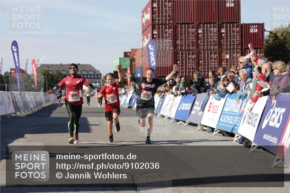 03.10.2025 - Köhlbrandbrückenlauf Jannik Wohlers http://msf.ph/oto/9102036 03.10.2025 12:57:20 Ziel 4150, 4186, 4251, 5699, 5926, 6015, 6629, 6819 meine-sportfotos.de