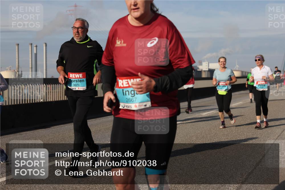 03.10.2025 - Köhlbrandbrückenlauf Lena Gebhardt http://msf.ph/oto/9102038 03.10.2025 10:11:49 Position 2 91, 3673, 2667 meine-sportfotos.de