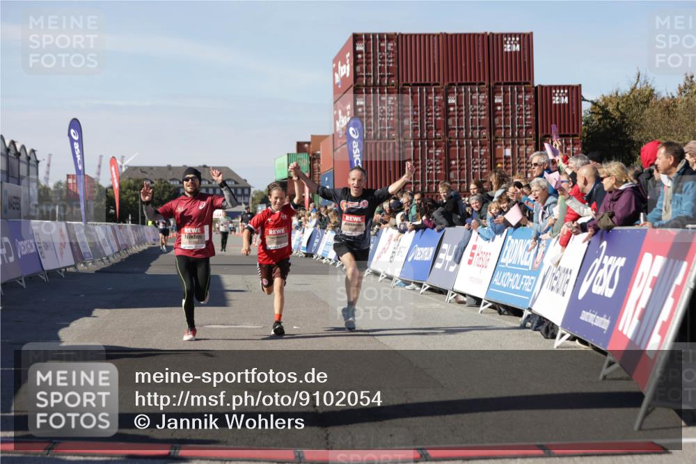 03.10.2025 - Köhlbrandbrückenlauf Jannik Wohlers http://msf.ph/oto/9102054 03.10.2025 12:57:20 Ziel 4150, 4186, 4251, 5699, 5926, 6015, 6629, 6819 meine-sportfotos.de