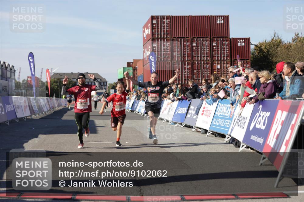 03.10.2025 - Köhlbrandbrückenlauf Jannik Wohlers http://msf.ph/oto/9102062 03.10.2025 12:57:20 Ziel 4150, 4186, 4251, 5699, 5926, 6015, 6629, 6819 meine-sportfotos.de