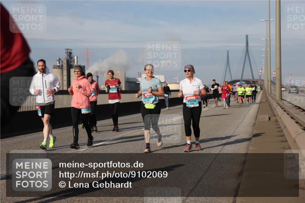 03.10.2025 - Köhlbrandbrückenlauf Lena Gebhardt http://msf.ph/oto/9102069 03.10.2025 10:11:50 Position 2 2895 meine-sportfotos.de