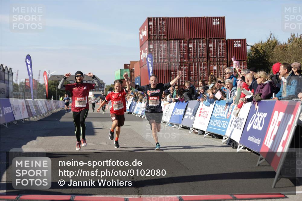 03.10.2025 - Köhlbrandbrückenlauf Jannik Wohlers http://msf.ph/oto/9102080 03.10.2025 12:57:20 Ziel 4150, 4186, 4251, 5699, 5926, 6015, 6629, 6819 meine-sportfotos.de