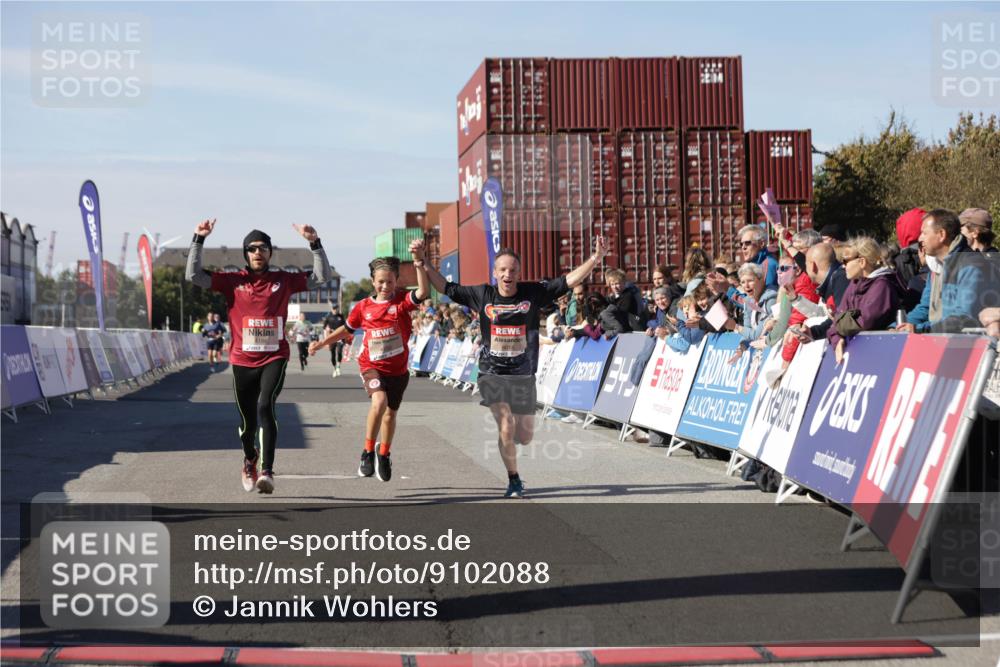 03.10.2025 - Köhlbrandbrückenlauf Jannik Wohlers http://msf.ph/oto/9102088 03.10.2025 12:57:20 Ziel 4150, 4186, 4251, 5699, 5926, 6015, 6629, 6819 meine-sportfotos.de