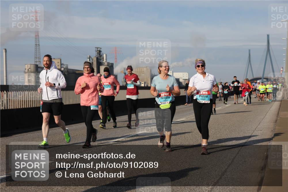 03.10.2025 - Köhlbrandbrückenlauf Lena Gebhardt http://msf.ph/oto/9102089 03.10.2025 10:11:50 Position 2 2894, 2895 meine-sportfotos.de