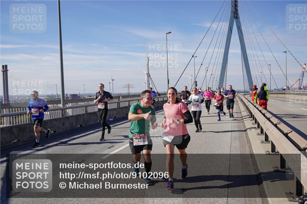 03.10.2025 - Köhlbrandbrückenlauf Michael Burmester http://msf.ph/oto/9102096 03.10.2025 12:47:15 Position 2 4392 meine-sportfotos.de