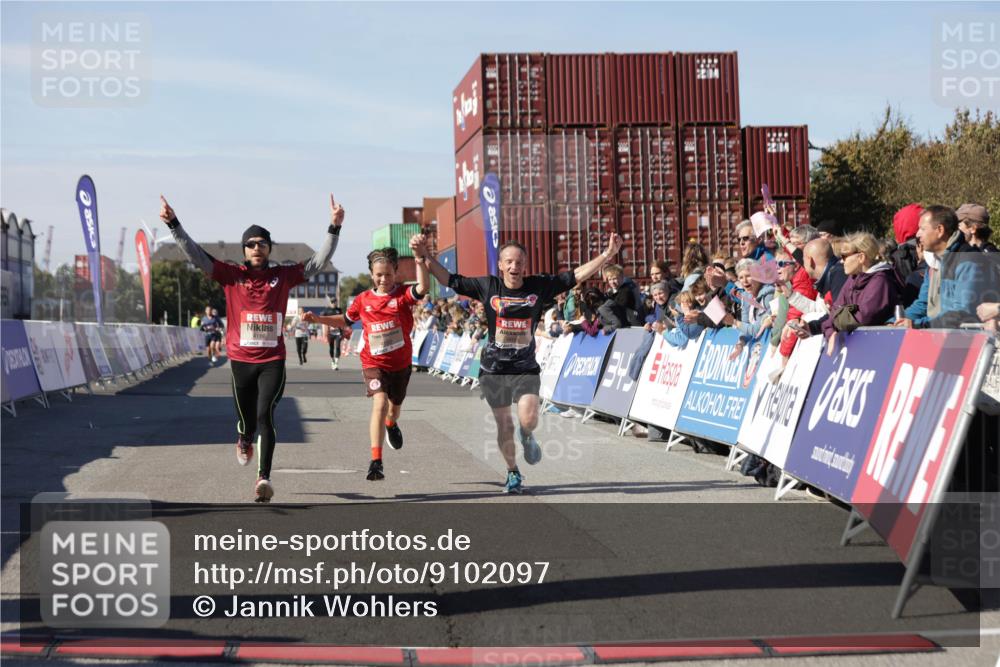03.10.2025 - Köhlbrandbrückenlauf Jannik Wohlers http://msf.ph/oto/9102097 03.10.2025 12:57:20 Ziel 4150, 4186, 4251, 5699, 5926, 6015, 6629, 6819 meine-sportfotos.de
