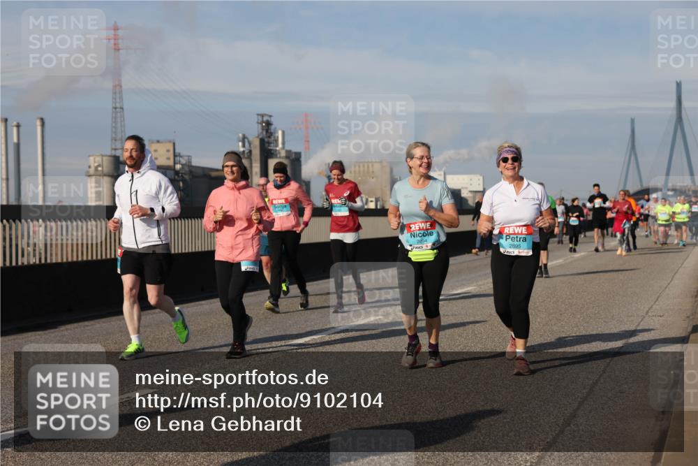 03.10.2025 - Köhlbrandbrückenlauf Lena Gebhardt http://msf.ph/oto/9102104 03.10.2025 10:11:50 Position 2 2894, 2895 meine-sportfotos.de