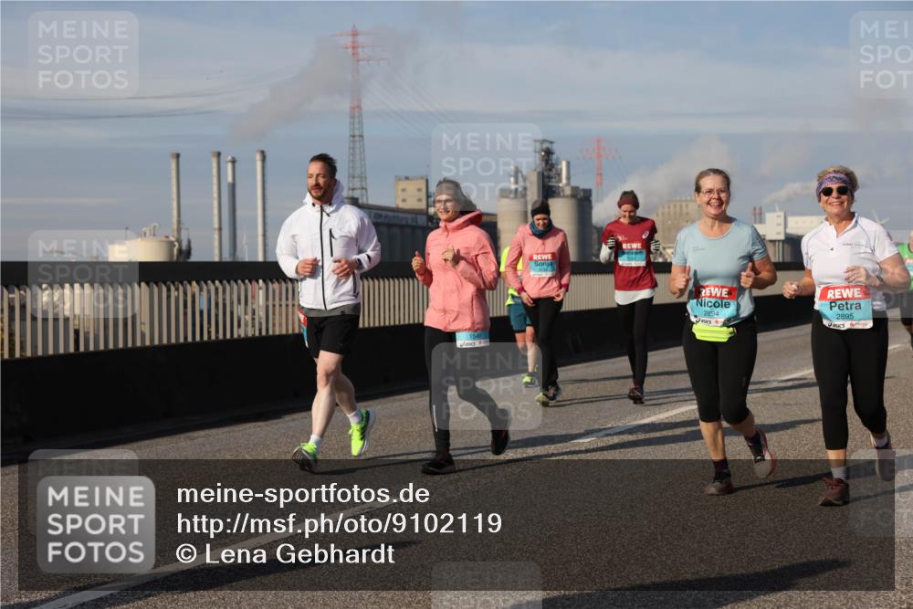 03.10.2025 - Köhlbrandbrückenlauf Lena Gebhardt http://msf.ph/oto/9102119 03.10.2025 10:11:50 Position 2 1546, 2894, 2895 meine-sportfotos.de