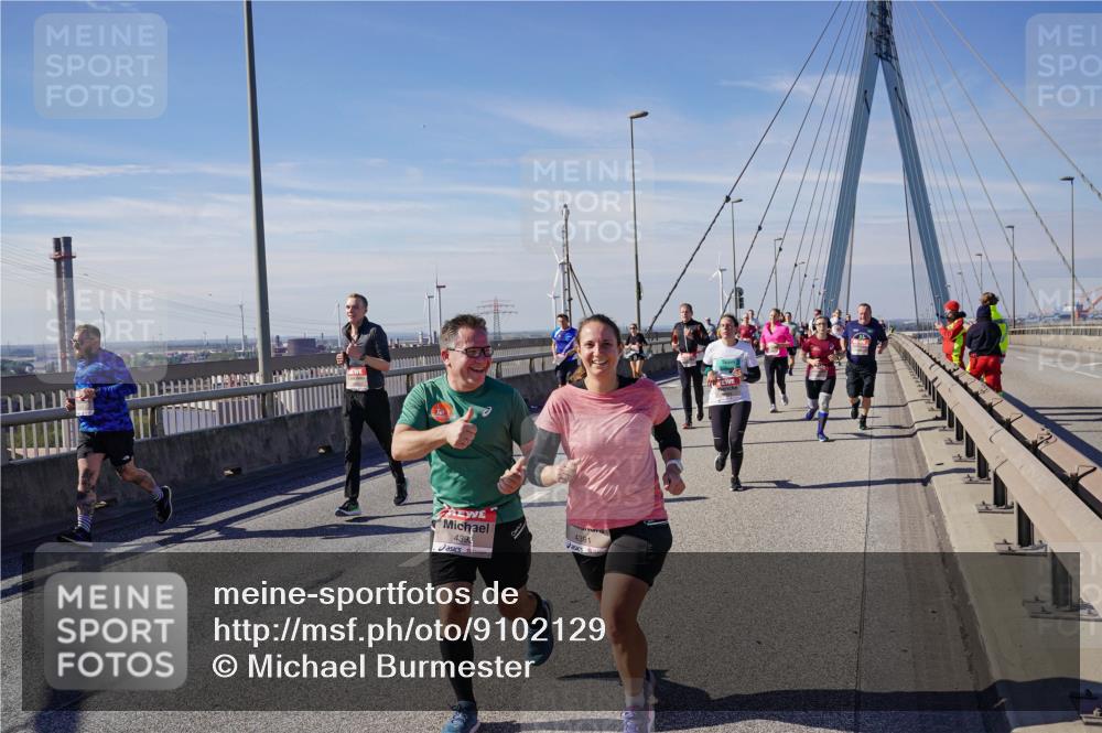 03.10.2025 - Köhlbrandbrückenlauf Michael Burmester http://msf.ph/oto/9102129 03.10.2025 12:47:16 Position 2 4392, 4391 meine-sportfotos.de
