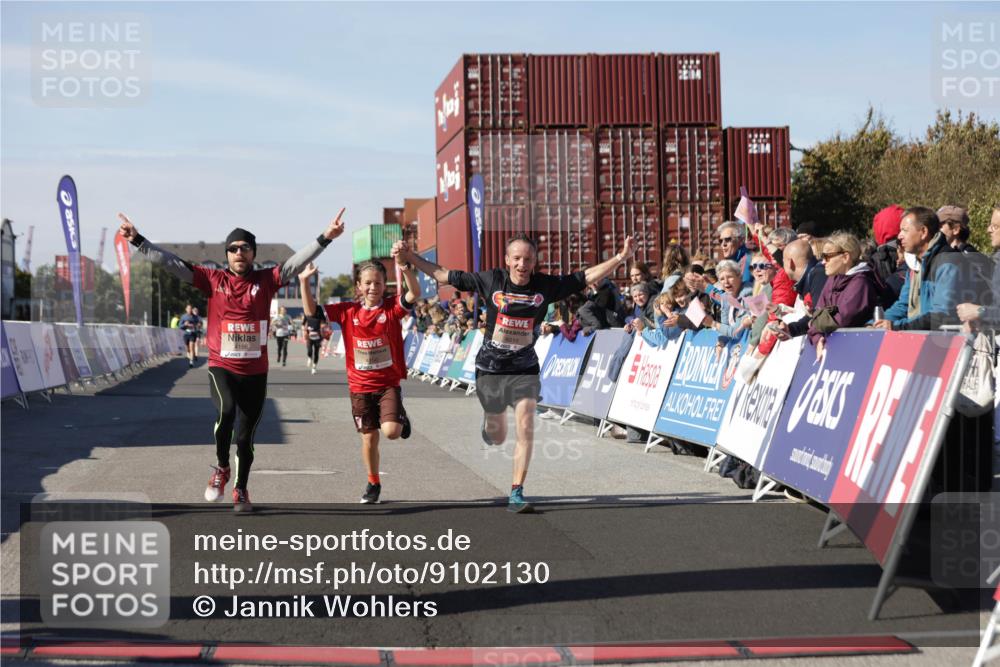 03.10.2025 - Köhlbrandbrückenlauf Jannik Wohlers http://msf.ph/oto/9102130 03.10.2025 12:57:20 Ziel 4150, 4186, 4251, 5699, 5926, 6015, 6629, 6819 meine-sportfotos.de